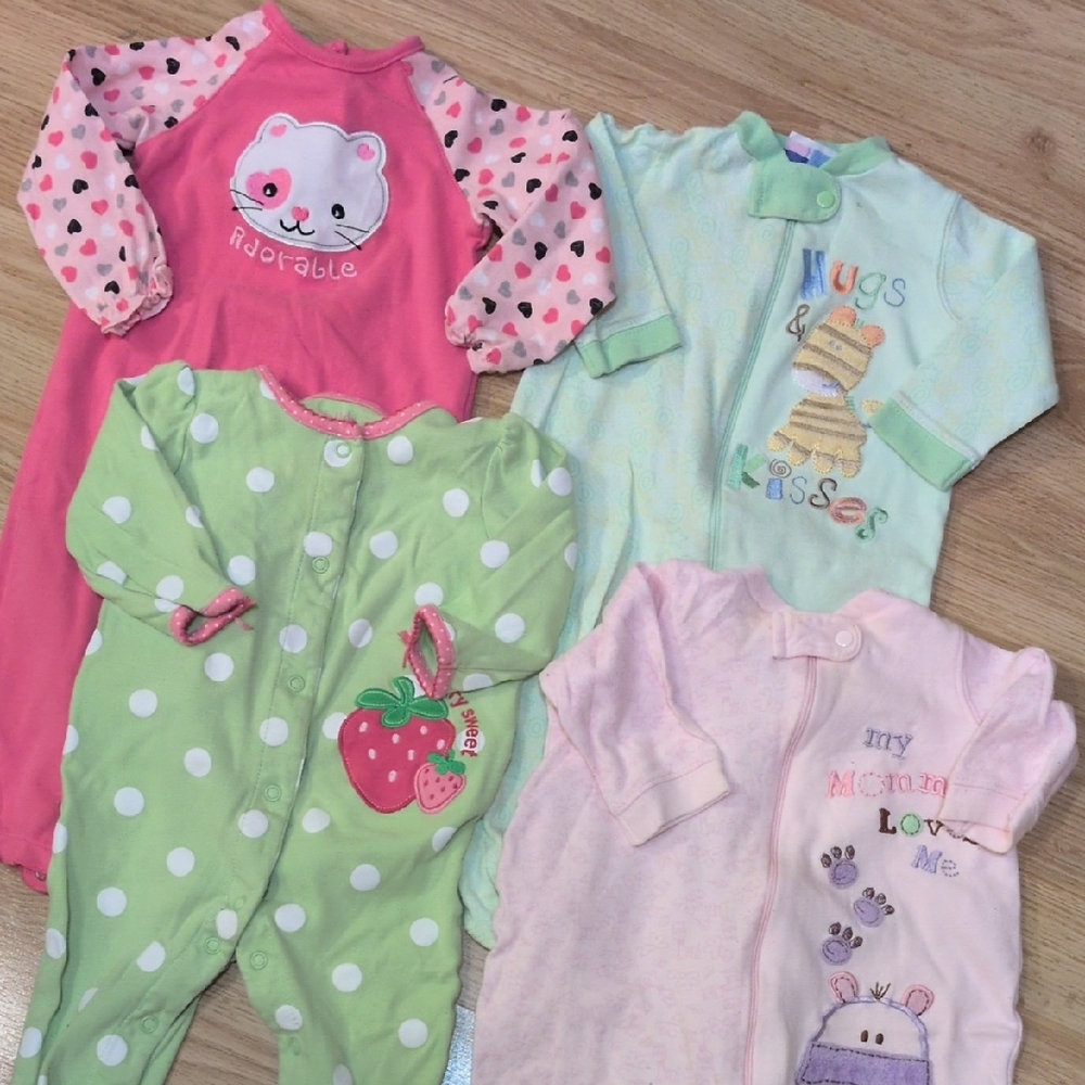 4 Adorable Kids Bodysuits in Pink and Green.
